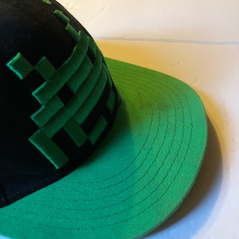 Space Invaders Snap back cap - Picture 2 of 9